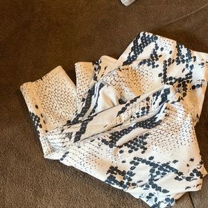 SAVVI snake skin leggings